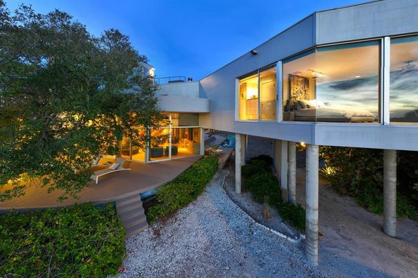 Backyard, Exterior, Facade, Modern