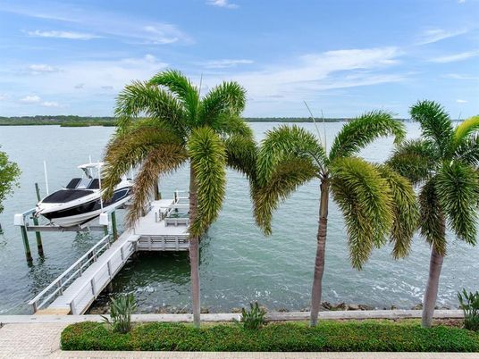 Exterior, Lake