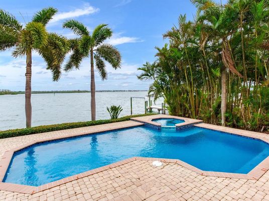 Exterior, Lake, Pool, Water