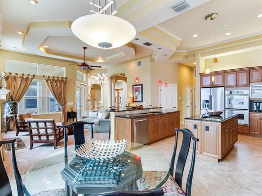 Dining room, Interior, Kitchen, Living room, Pendant Lights, Recessed Lighting, Stainless Steel Appliances