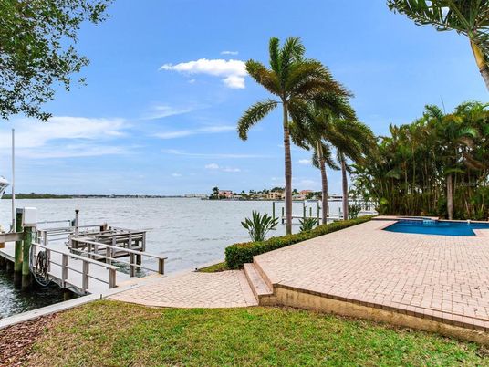 Exterior, Lake