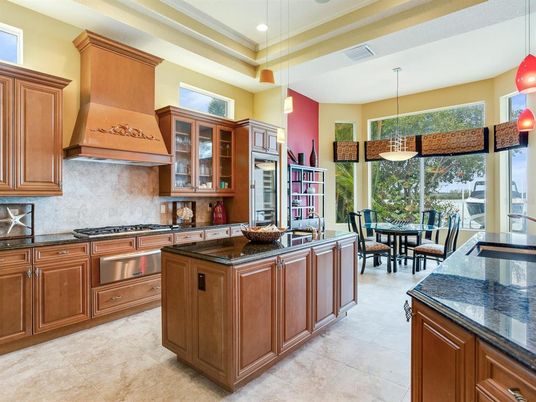 Dining room, Interior, Kitchen, Pendant Lights, Recessed Lighting, Stainless Steel Appliances