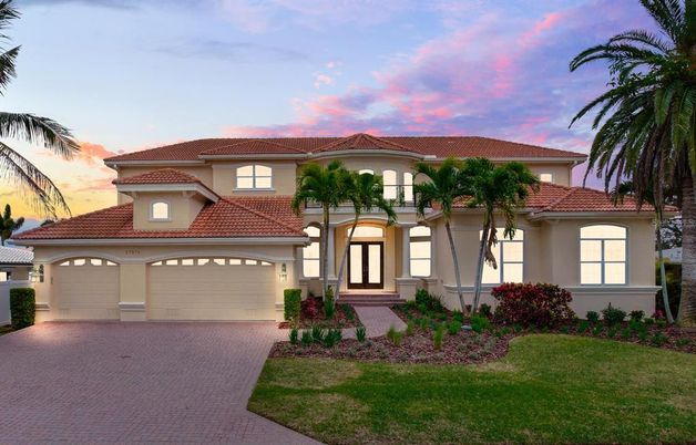 Attached, Exterior, Facade, Mediterranean