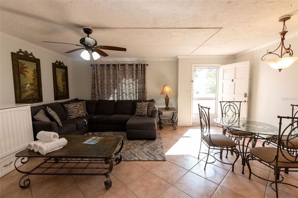 Dining room, Interior, Living room, Pendant Lights