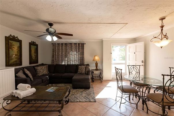 Dining room, Interior, Living room, Pendant Lights