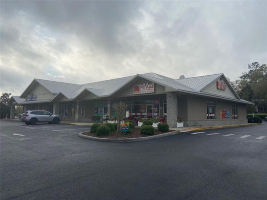 Exterior, Facade, Ranch