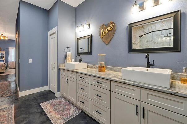 Bathroom, Dual Sink Vanities, Interior