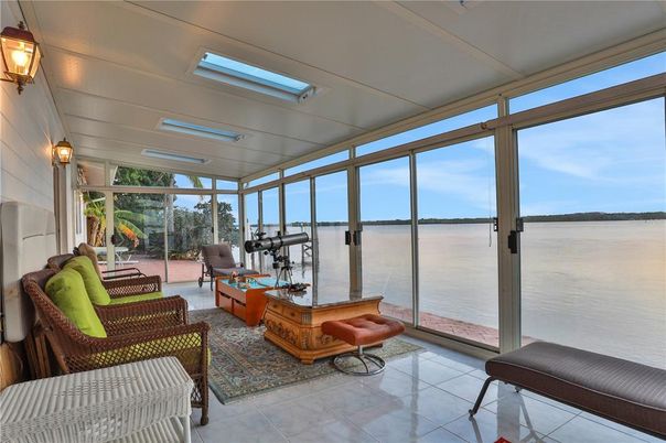 Interior, Sun Room, Water