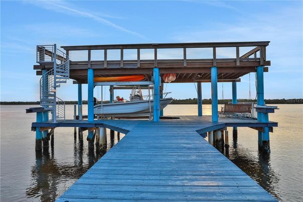 Exterior, Lake