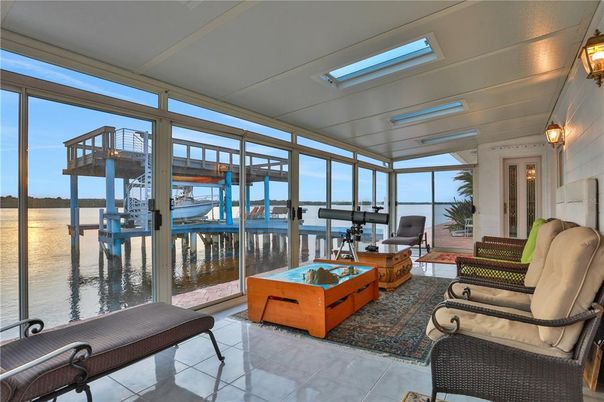 Interior, Sun Room, Water