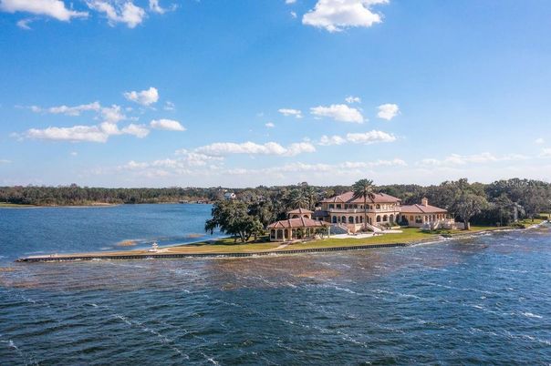 Exterior, Lake