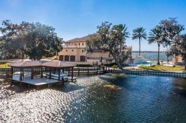 Exterior, Lake
