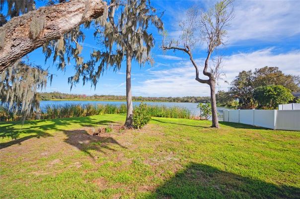Exterior, Lake