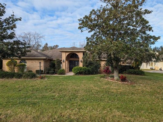 Backyard, Exterior, Facade, Brick Facade, Ranch