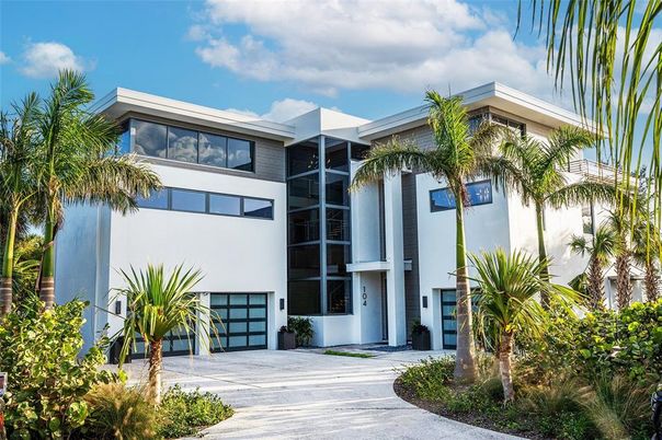 Attached, Exterior, Facade, Modern