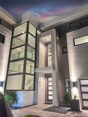 Exterior, Facade, Modern
