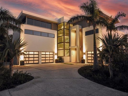 Attached, Exterior, Facade, Modern