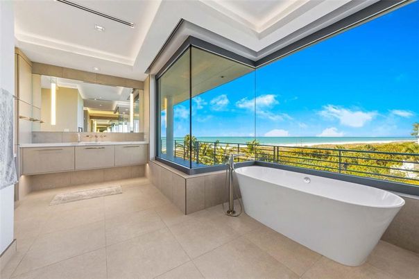 Bathroom, Free Standing Baths, Interior, Recessed Lighting, Water