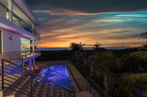 Exterior, Pool, Water