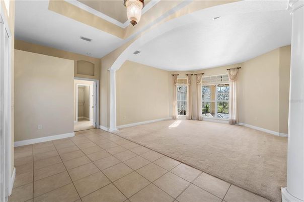Empty room, Interior