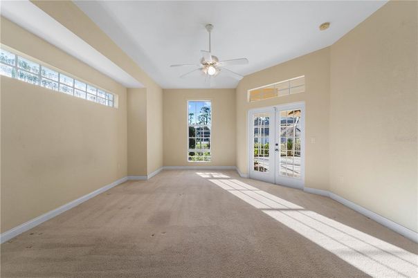 Empty room, Interior