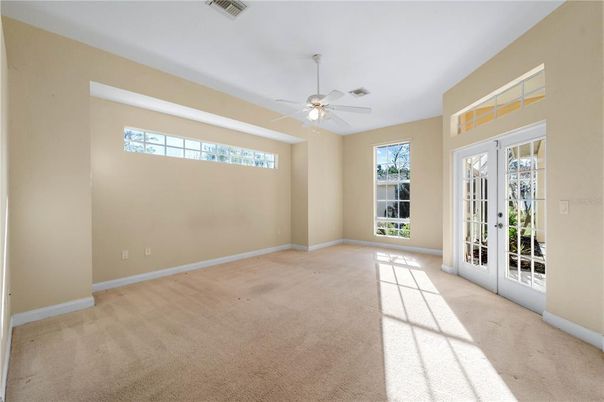 Empty room, Interior