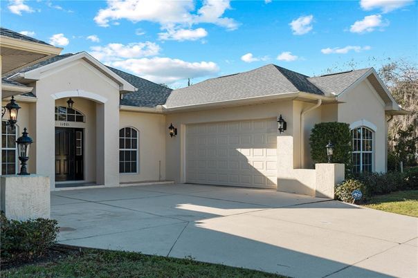 Attached, Exterior, Facade, Ranch