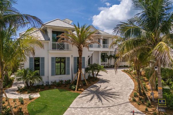 Exterior, Facade, Mediterranean