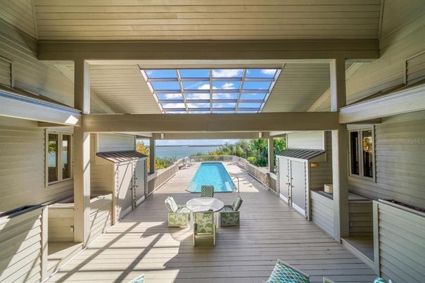 Exterior, Pool, Water