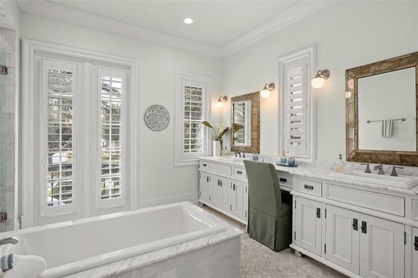 Bathroom, Dual Sink Vanities, Interior, Recessed Lighting