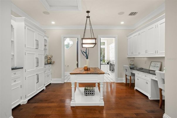 Dining room, Interior, Kitchen, Pendant Lights, Recessed Lighting, Wood Texture Flooring