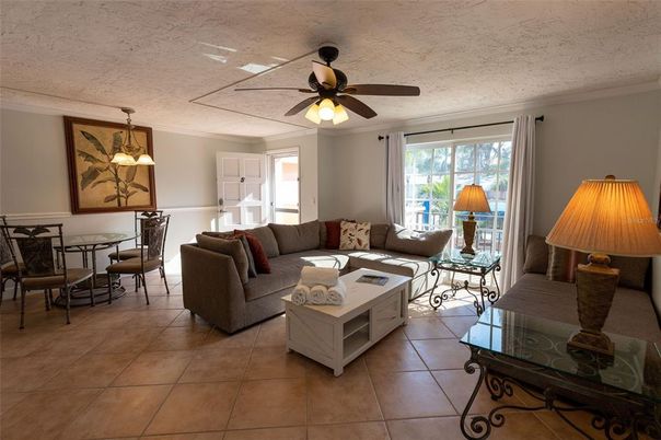 Dining room, Interior, Living room, Pendant Lights