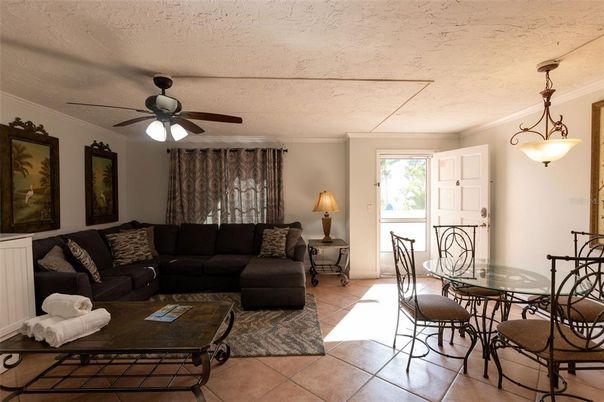 Dining room, Interior, Living room, Pendant Lights