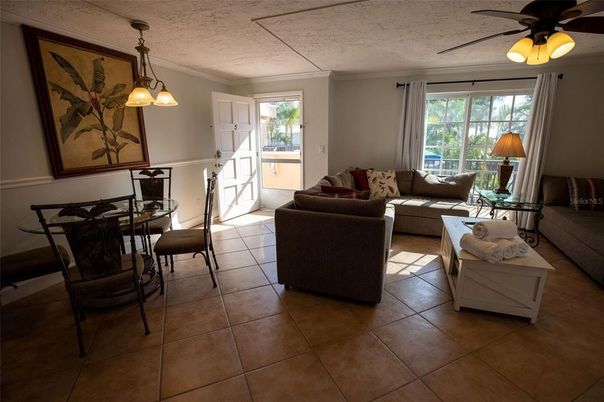 Dining room, Interior, Living room, Pendant Lights