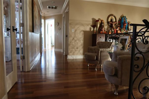 Interior, Recessed Lighting, Wood Texture Flooring