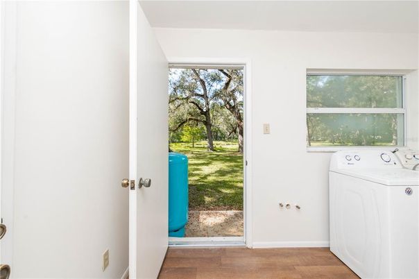 Interior, Washer, Wood Texture Flooring