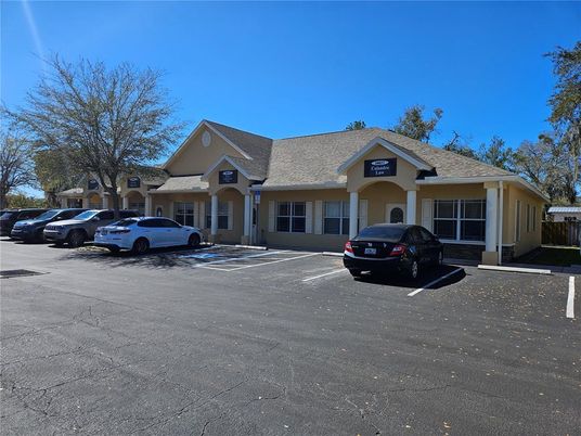 Exterior, Facade, Ranch