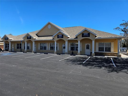 Exterior, Facade, Ranch