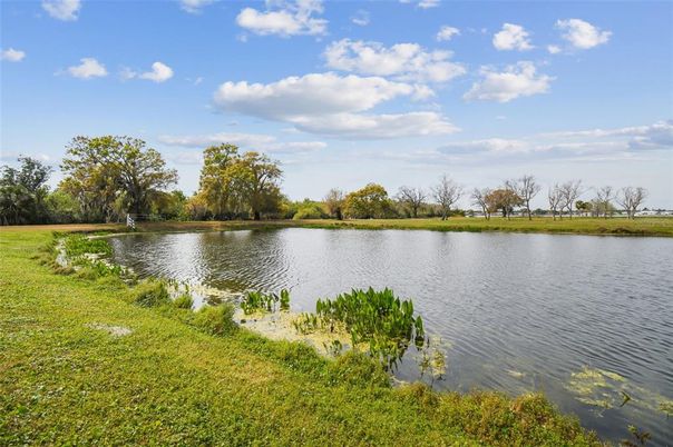 Exterior, Lake