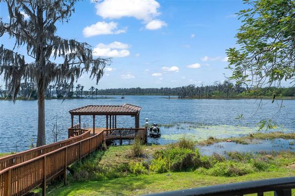 Exterior, Lake