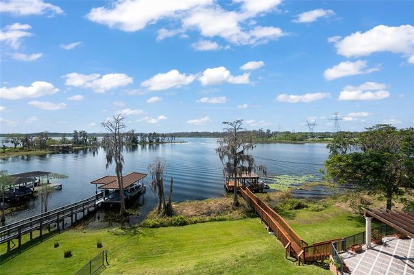 Exterior, Lake