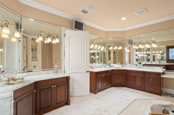 Bathroom, Dual Sink Vanities, Interior, Recessed Lighting