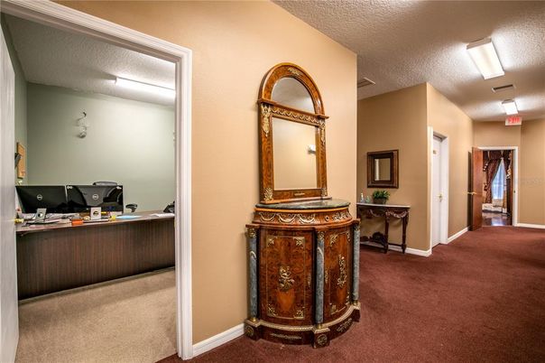Home Office, Interior
