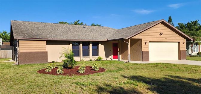 Attached, Backyard, Exterior, Facade, Brick Facade, Ranch