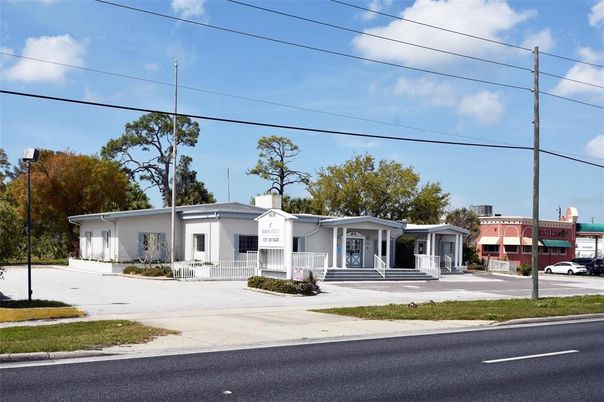 Exterior, Facade, Ranch