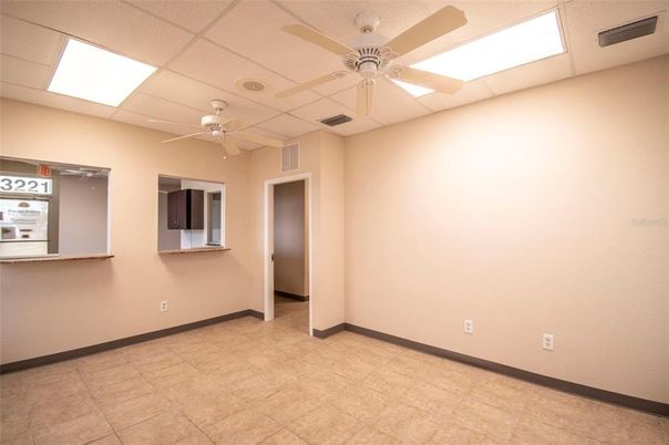 Empty room, Interior, Recessed Lighting
