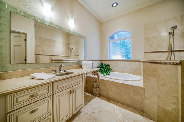 Bathroom, Interior, Recessed Lighting