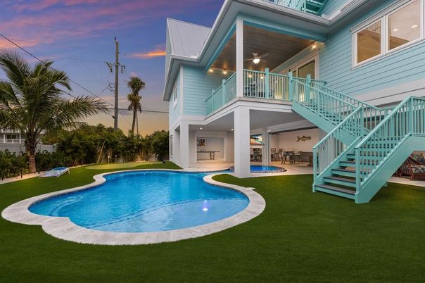Exterior, Pool