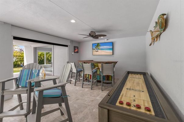 Game Room, Interior, Recessed Lighting