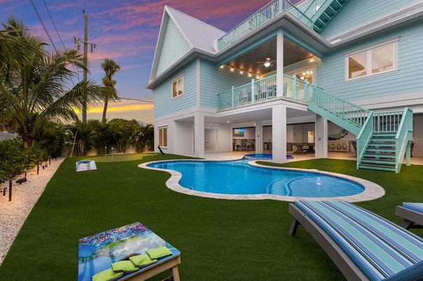 Exterior, Pool